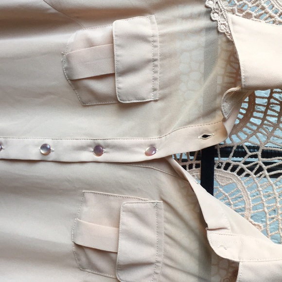 🔥MOVING SALE🔥 (S) PRONTO Beige Button Down Top - Picture 4 of 7